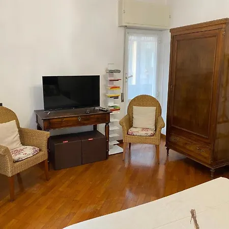 La Perla * Σέστρι Λεβάντε